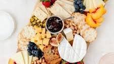 How to Make a Perfect Summer Cheeseboard