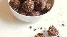 Bittersweet chocolate and peanut butter energy bites