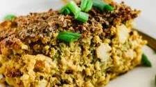 Cheesy Chickpea, Quinoa & Broccoli Casserole (vegan & gluten-free)