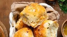 Cheesy Garlic Dinner Rolls