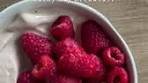 Chocolate banana smoothie bowl with raspberries - recipe ...