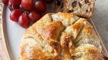Cranberry Baked Brie En Croûte With Oranges & Walnuts