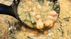 Creamy Spinach White Bean Soup Recipe (6 Ingredients, 15 Minutes)
