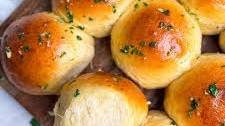 Easy Garlic Butter Dinner Rolls