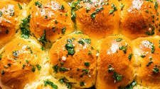 Garlic Butter Dinner Rolls
