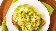 Healthy No Mayo Egg Salad with Avocado (Flavor-Packed)