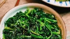 Korean Spinach Salad (Sigeumchi Namul)