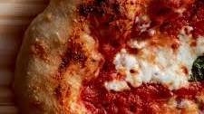 Neapolitan-Style Margherita Pizza