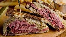 Pastrami, il manzo speziato e salato del sandwich più famoso di New York