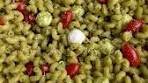 Pesto Caprese Pasta Salad RECIPE ⬇️ 1. Cook 1lb pasta in ...