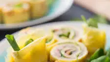 Recipe: Egg Wraps with Ham and Greens