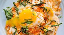 Sriracha Garlic Butter Fried Eggs
