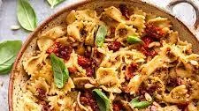 Sun Dried Tomato Pesto Pasta Salad