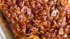 THE BEST STICKY PECAN CINNAMON BUNS RECIPE
