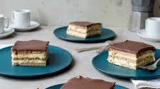 The Most Delicious No Bake Chocolate Éclair Cake