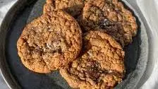 You need to try these choc chunk high protein granola cookies
