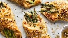 Asparagus Ham and Cheese Puff Pastry Bundles