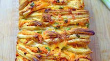 Buffalo Chicken Pull-Apart Bread