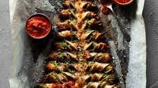 Cheesy Pesto Christmas Tree Pull-Apart Bread