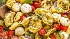 Easy Pesto Tortellini Pasta Salad