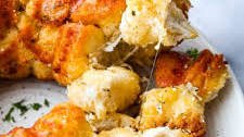 Garlic Parmesan Pull-Apart Bread