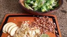 Green Salad with Apple and Walnuts