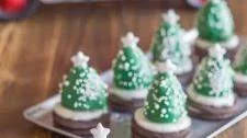 Chocolate Covered Strawberry Christmas Trees