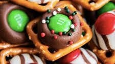 Christmas Pretzel Treats