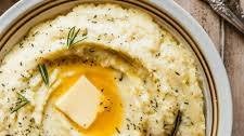 Simple Cheesy Garlic Mashed Potatoes