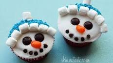 Vanilla Snowman Cupcakes with Vanilla Icing