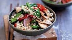 Stir-fried barley with chicken and bok choy