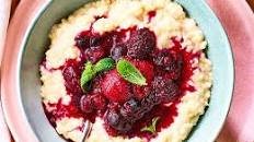 Millet porridge with almond milk & berry compote