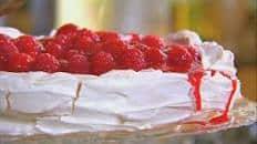 Raspberry pavlova