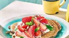 Vegan strawberry pancakes