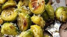Garlic Roasted Brussels Sprouts: Easy Recipe