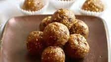 No-Bake Oatmeal Energy Balls with Dates Recipe