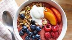 Raspberry and nectarine smoothie bowl