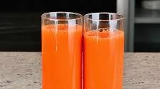 Refreshing Carrot Ginger Juice (2 Methods)