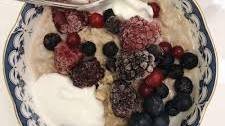 Berry-bliss breakfast oatmeal