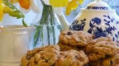 Irish Oatmeal Cookies With Raisins and Walnuts