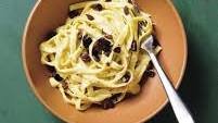 Peruvian-Style Pasta with Creamy Pepper and Cheese Sauce