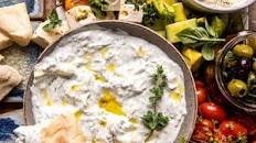 How to Make an Easy Mediterranean Mezze Platter