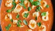 Slow Cooker Creamy Tomato Basil Tortellini Soup