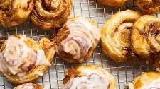 30-Minute Puff Pastry Cinnamon Rolls