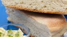 Bolo de Caco com Manteiga de Alho e Ervas: Uma Magia das Ilhas