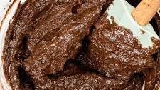 healthy chocolate frosting (made with avocado!)