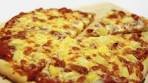 How To Make Hawaiian Pizza - Easy Ham And Pineapple ...