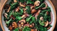Kale Stir Fry with Mushroom and Red Onion