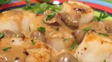 Seared Scallops with Mushroom Cream Sauce