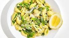 Creamy One-Pot Pasta with Peas and Mint
